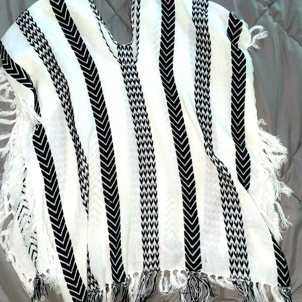 Express OS black and white poncho